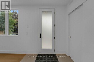 661 Winona Dr in Toronto, ON - Building Photo - Building Photo