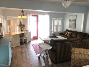 981 8th Terrace N in Naples, FL - Building Photo - Building Photo