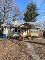 228 Whitelaw Ave in East Alton, IL - Building Photo