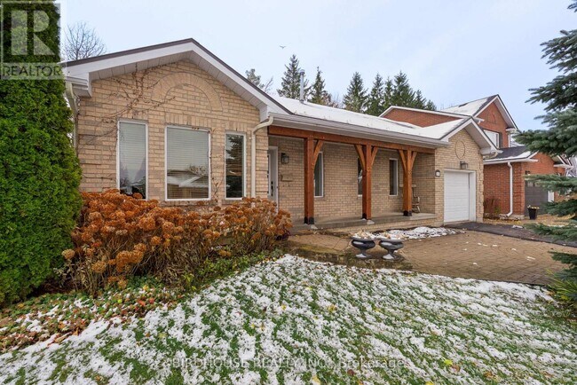 26 Kirkconnell Rd in Kawartha Lakes, ON - Building Photo - Building Photo