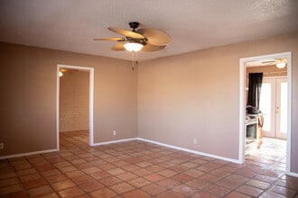 1932 Arlington St in Kingman, AZ - Building Photo - Building Photo