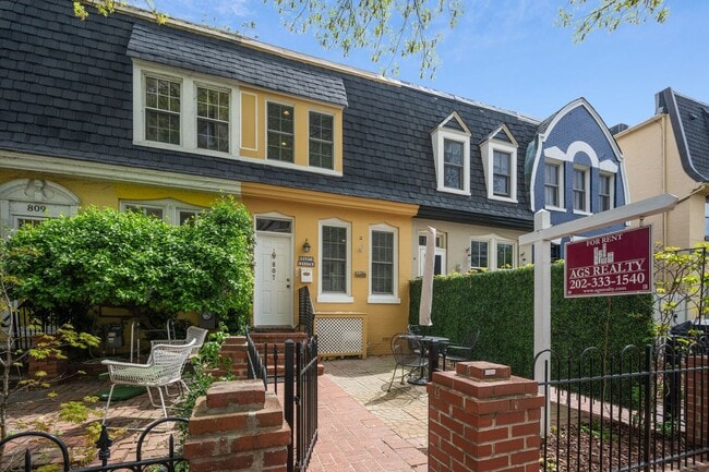 807 25th St NW in Washington, DC - Building Photo - Building Photo