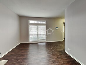 2417 Deerfield Dr in Aurora, IL - Building Photo - Building Photo