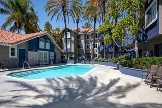 San Tropez in Santa Ana, CA - Building Photo - Building Photo