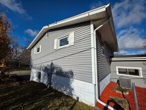 1519 Parklane Dr in Bettendorf, IA - Building Photo - Building Photo