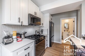 2412 W Belden Ave in Chicago, IL - Building Photo - Building Photo