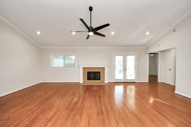 2506 Lively Ln