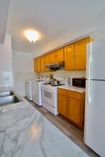 1483 Cornell Ct, Unit 2805 in Hoffman Estates, IL - Building Photo - Building Photo