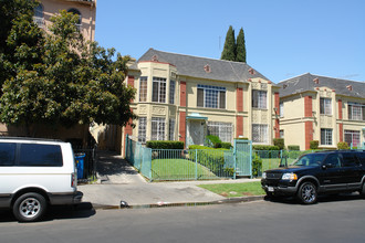 227 S Kenmore Ave in Los Angeles, CA - Building Photo - Building Photo