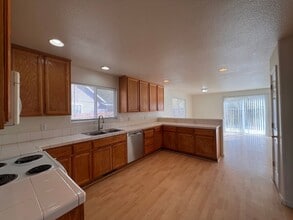 128 Michaelsen Dr in Fernley, NV - Building Photo - Building Photo
