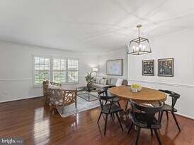 8638 Dellway Ln in Vienna, VA - Building Photo