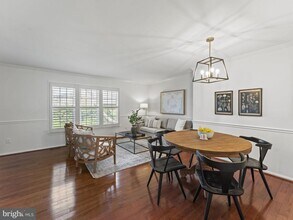 8638 Dellway Ln in Vienna, VA - Building Photo - Building Photo