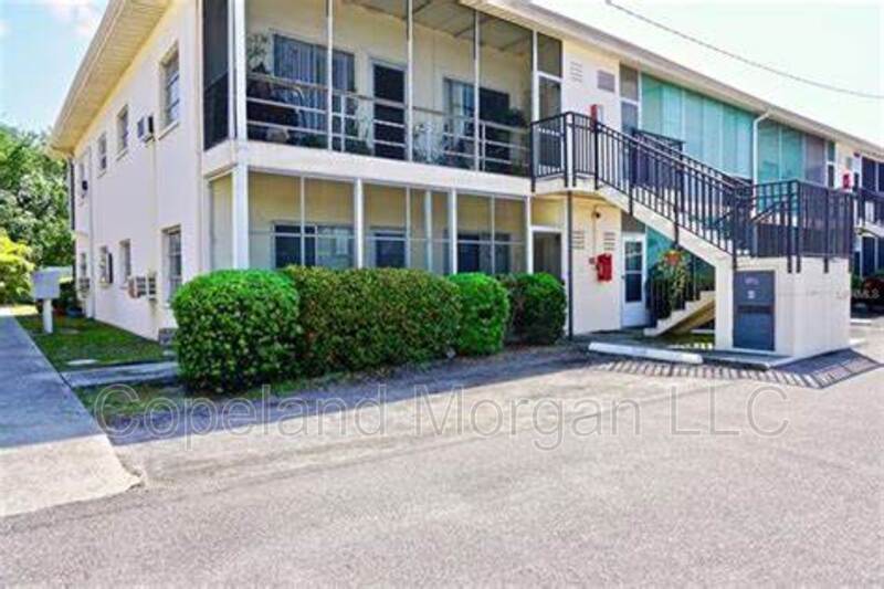 5372 4th St N in St. Petersburg, FL - Building Photo