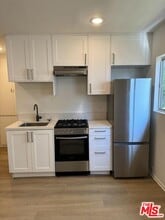 11938 Goshen Ave in Los Angeles, CA - Building Photo - Building Photo