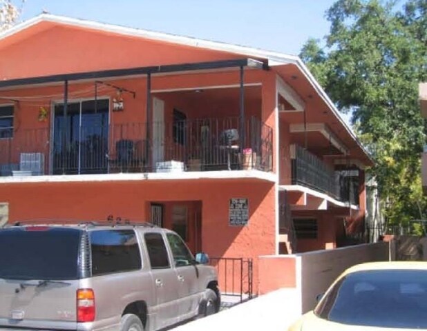 629 NW 1st St in Miami, FL - Foto de edificio