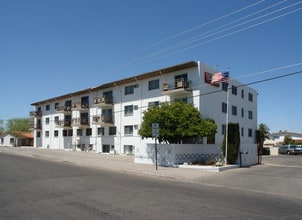 Catalina Village Apartments in Tucson, AZ - Foto de edificio - Building Photo