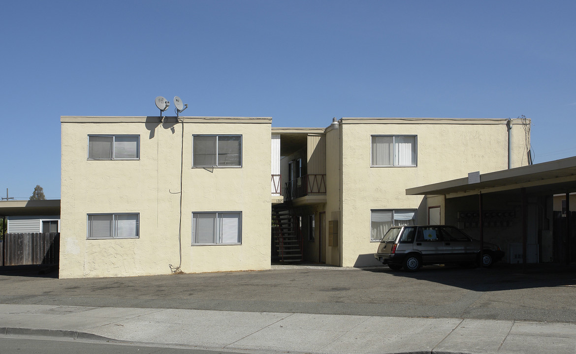 1205 Broadway Ave in San Pablo, CA - Building Photo