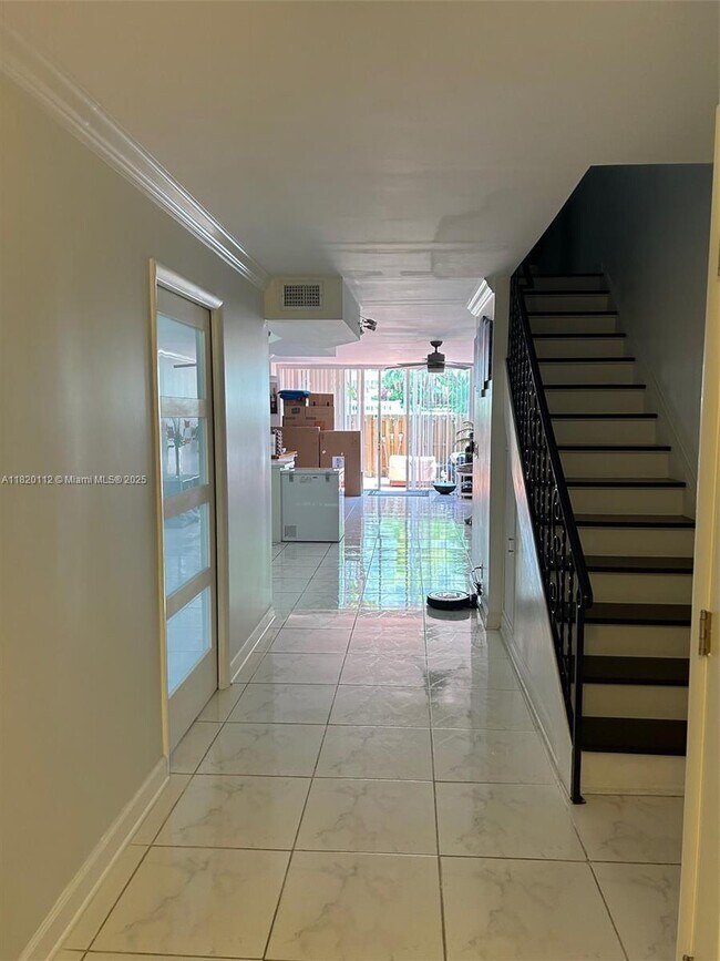 2204 NE 7th St in Hallandale Beach, FL - Building Photo - Building Photo