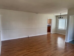 5219 E Hanbury St in Long Beach, CA - Building Photo - Building Photo