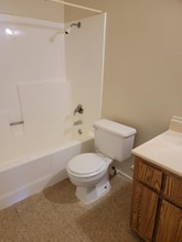 5906 Challen Ave, Unit 9 in Riverside, CA - Foto de edificio - Building Photo