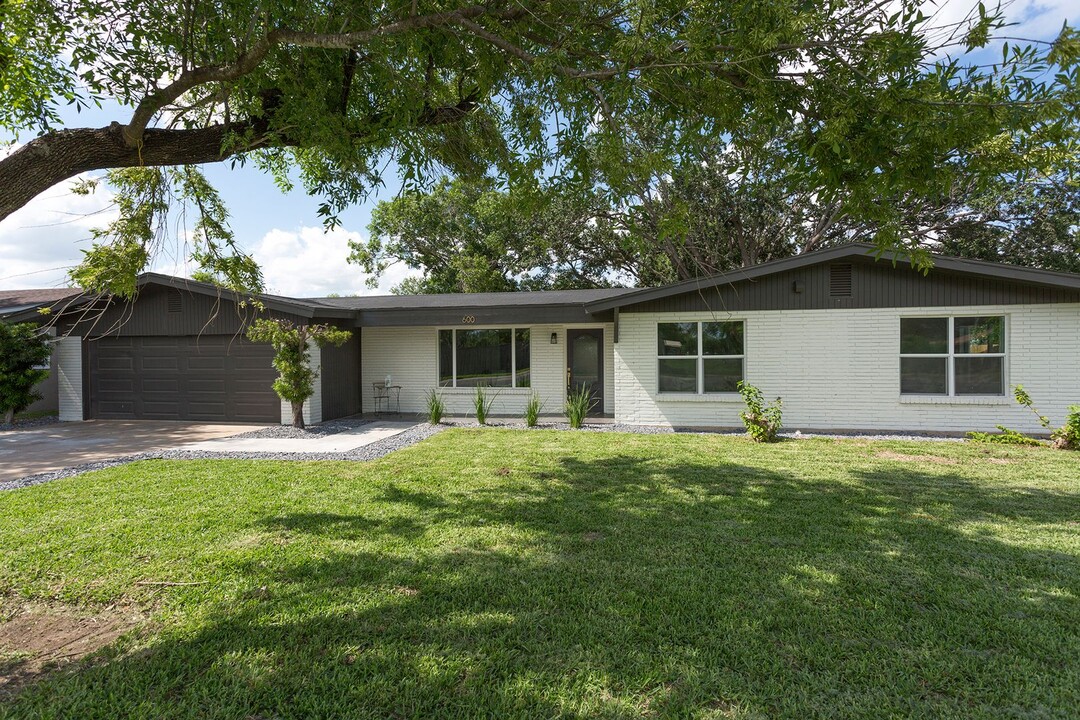 600 Harvey St in McAllen, TX - Building Photo
