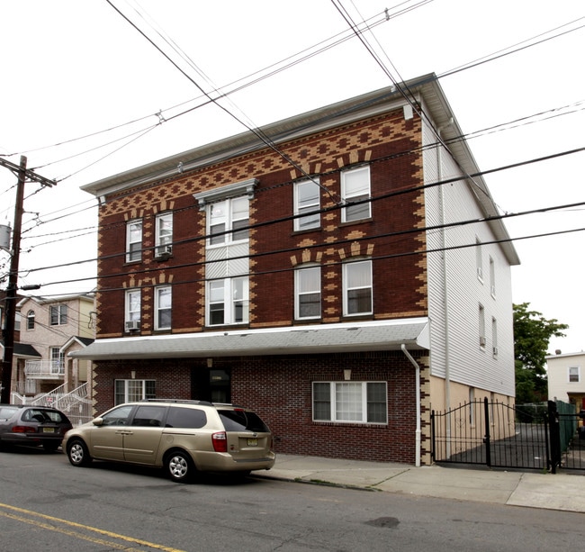 305-307 2nd St