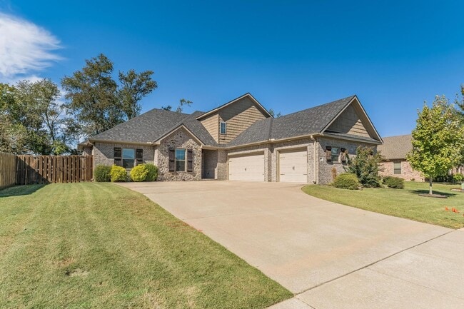 property at 5806 SW Knotty Pine Rd