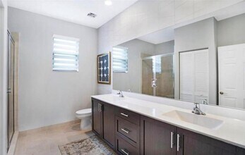 1513 SW 28th St in Fort Lauderdale, FL - Foto de edificio - Building Photo