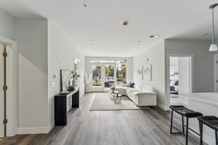 140 W Webster Ave in Roselle Park, NJ - Building Photo