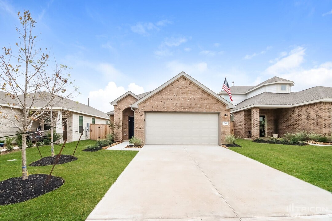 210 Pine cavern dr in Willis, TX - Building Photo
