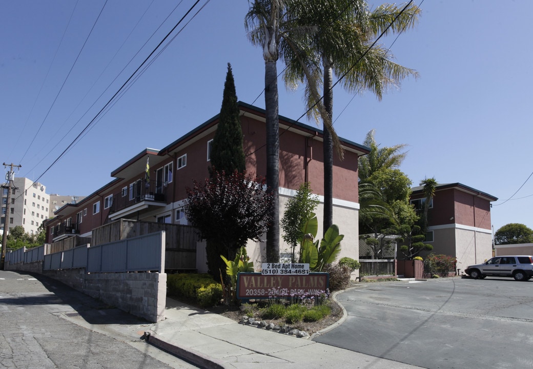 Valley Palms in Castro Valley, CA - Building Photo