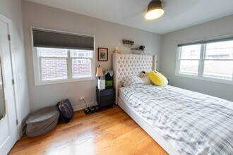 1110 N Christiana Ave in Chicago, IL - Building Photo - Building Photo