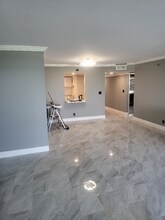 3100 W Rolling Hills Cir in Davie, FL - Building Photo - Building Photo