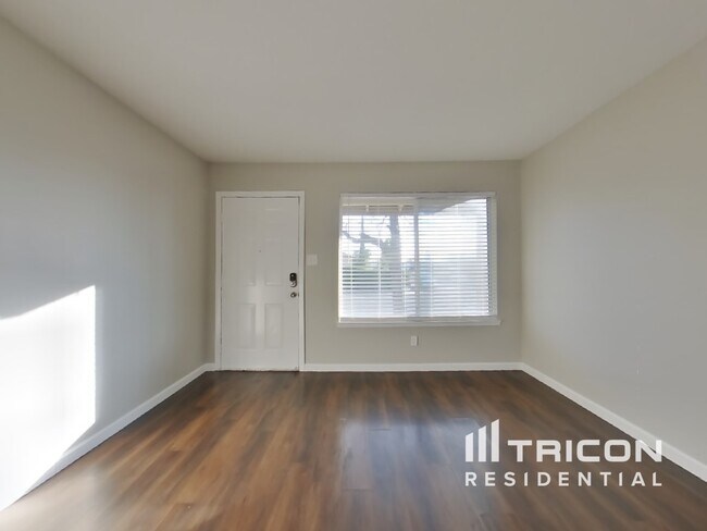 10059 Lincoln Village Dr in Sacramento, CA - Building Photo - Building Photo