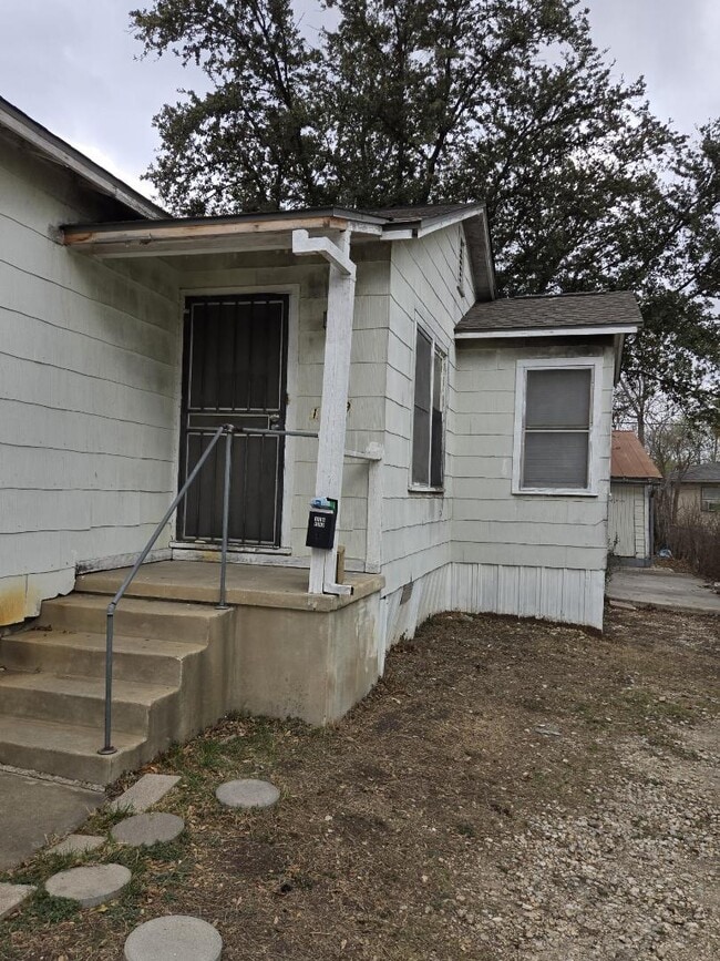 property at 1339 W Hollywood Ave