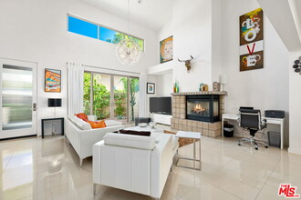 906 Oceo Cir S in Palm Springs, CA - Building Photo - Building Photo