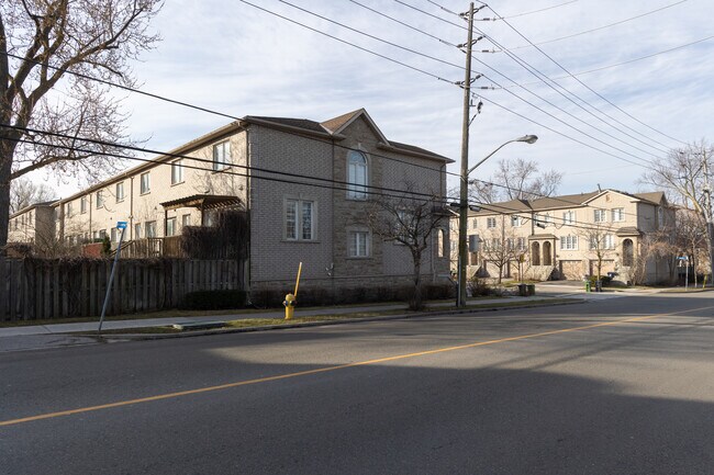 10 Rodeo Crt in Toronto, ON - Building Photo - Building Photo