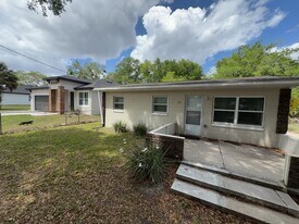 21 W 7th St in Apopka, FL - Building Photo