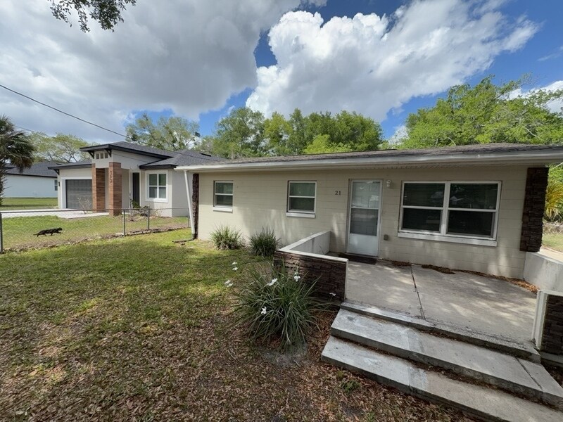 21 W 7th St in Apopka, FL - Building Photo