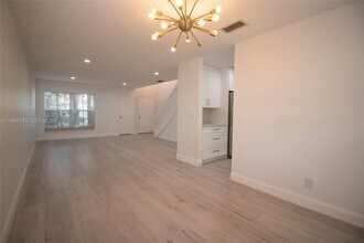 4844 Grapevine Wy in Davie, FL - Building Photo - Building Photo