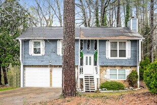 3570 Brenda Ct in Douglasville, GA - Building Photo