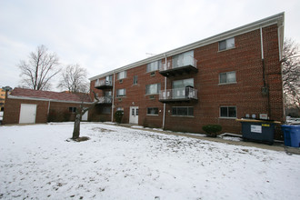 1639 Oakwood Ave in Des Plaines, IL - Foto de edificio - Building Photo