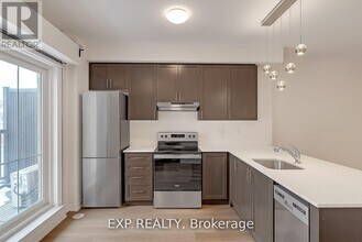 465 Beresford Path in Oshawa, ON - Building Photo - Building Photo