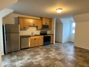 1090 Kitsap Lake Rd NW in Bremerton, WA - Building Photo - Building Photo