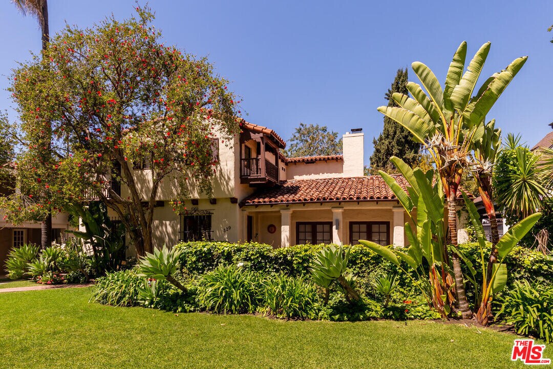 329 N McCadden Pl in Los Angeles, CA - Building Photo