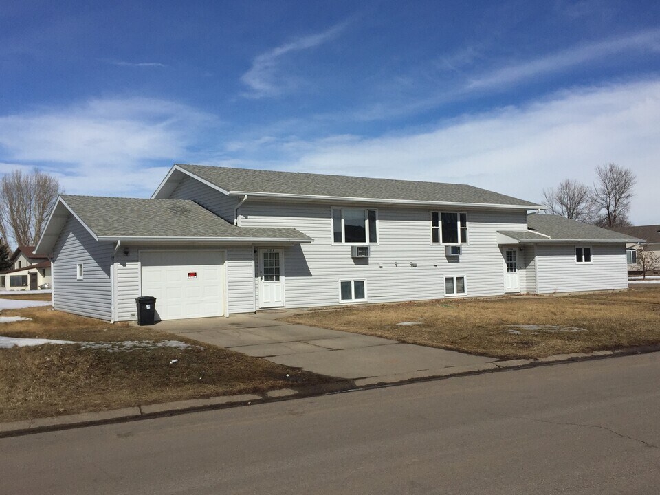 1126B Expansion Dr in Hazen, ND - Building Photo