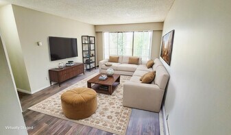 Royal Manor in Abbotsford, BC - Building Photo