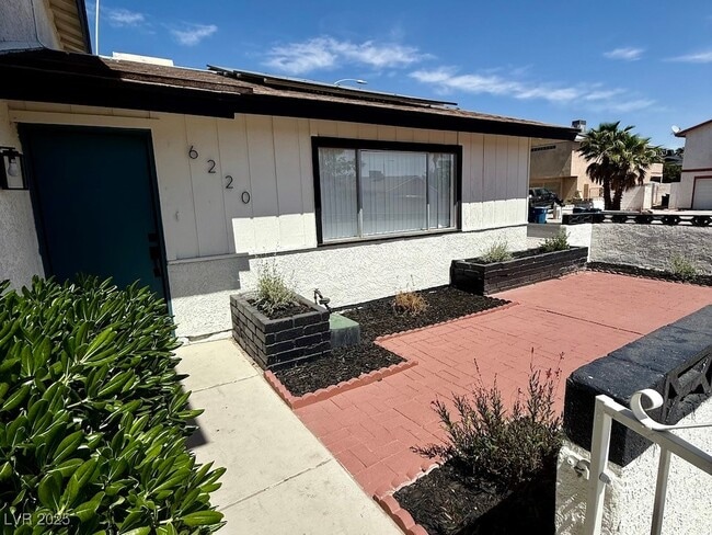 6220 Carl Ave in Las Vegas, NV - Building Photo - Building Photo