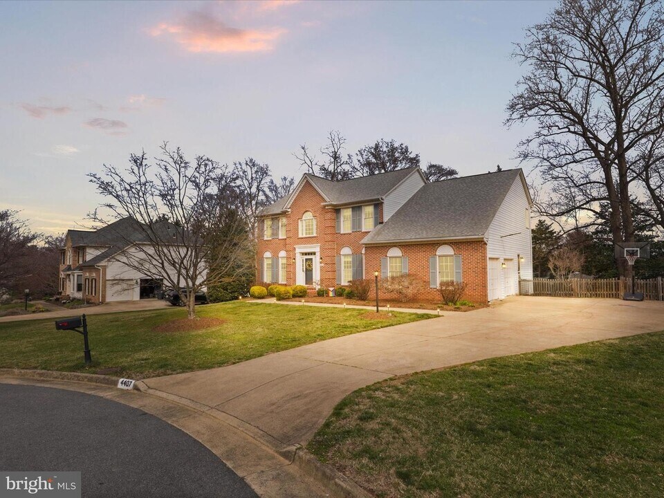 4407 Jayson Ln in Annandale, VA - Building Photo