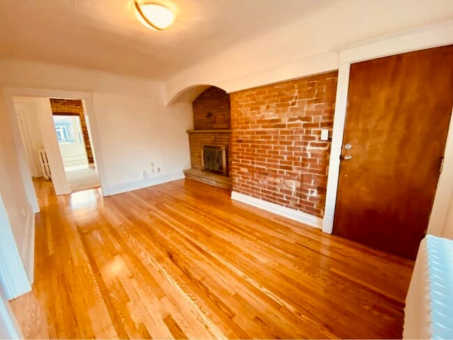 20-20 Triller Ave in Toronto, ON - Building Photo - Building Photo